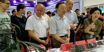 稳定高效的珞石机器人，机床上下料的可靠助手